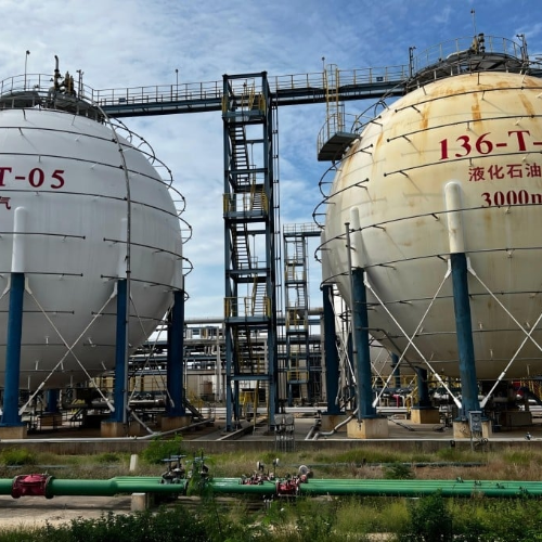 Petrochemical storage tanks are one of the key application scenarios for radiative cooling technology.