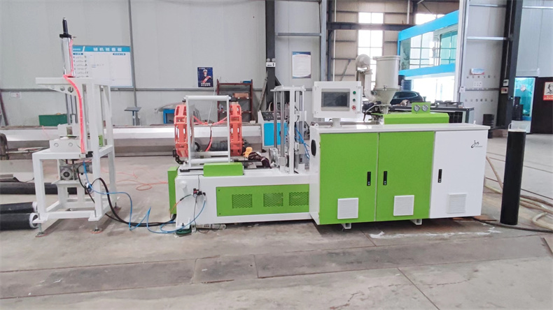 Steel wire reinforced pipe end cap equipment