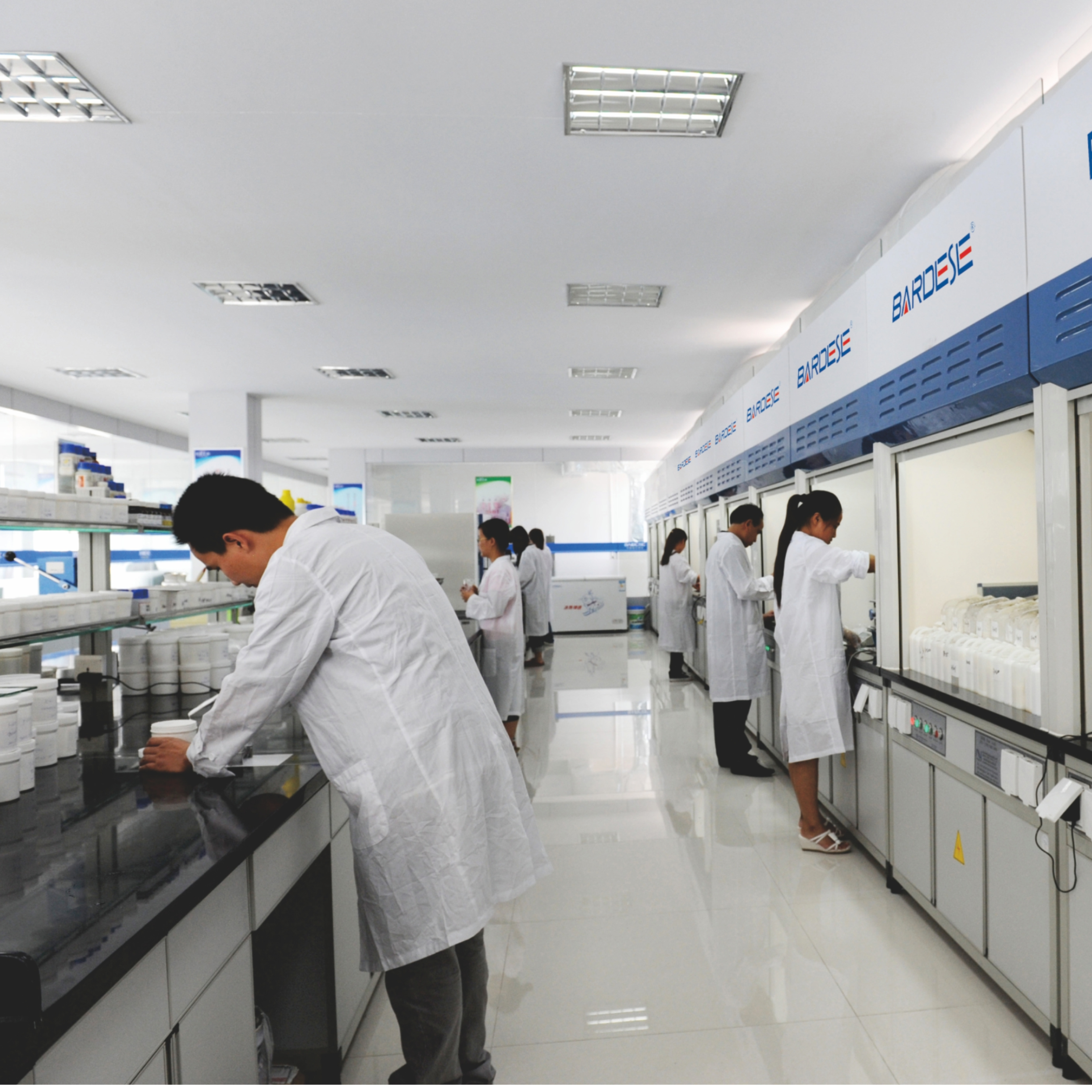 Industrial Floor Coating Solutions: Acrylic vs Polyurethane vs Epoxy